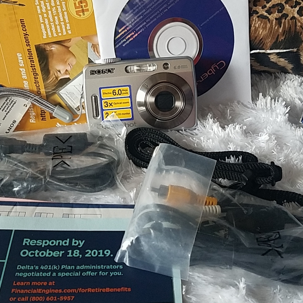 VINTAGE SONY CAMERA. - Picture 8 of 8